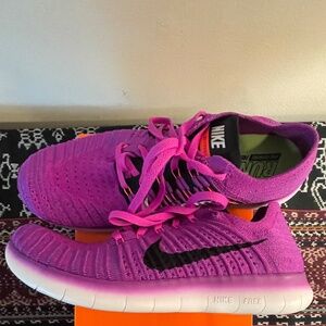 Nike - Women's Free Run Fly Knit Sneakers - Size 11 - Never Worn